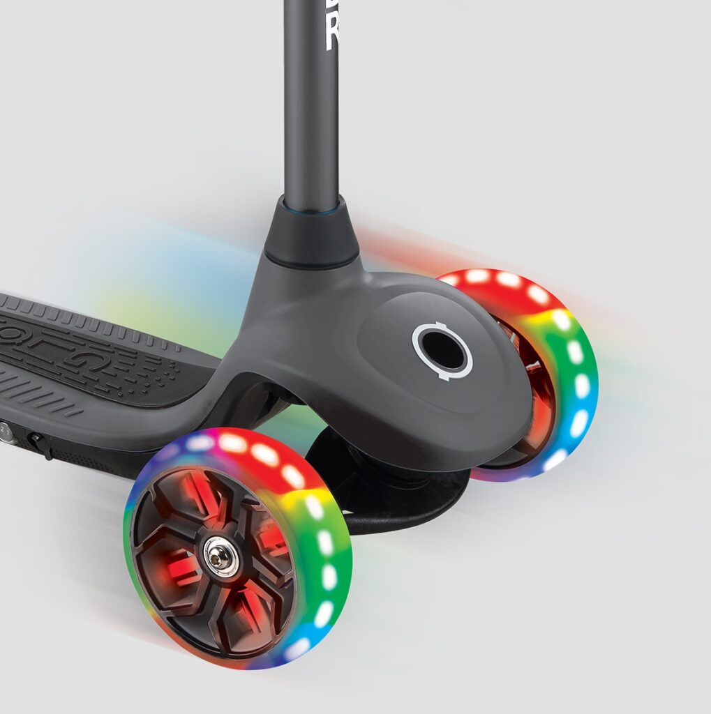 KSP3_Globber-ONE-K-E-MOTION-4-kids-electric-scooter-with-light-up-wheels-1590060657-14